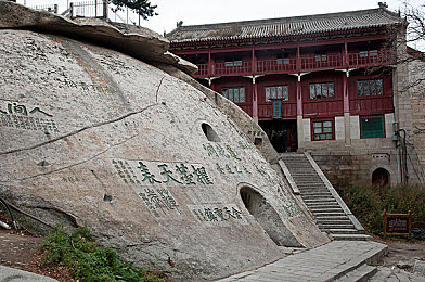 男人和女人打扑克又疼又叫,扑克对决：性别魅力碰撞，策略火花四溅-1