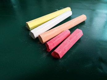 黄色免费看3.3,新媒体宝藏库：揭秘“免费看3.3”，畅享海量内容盛宴-3