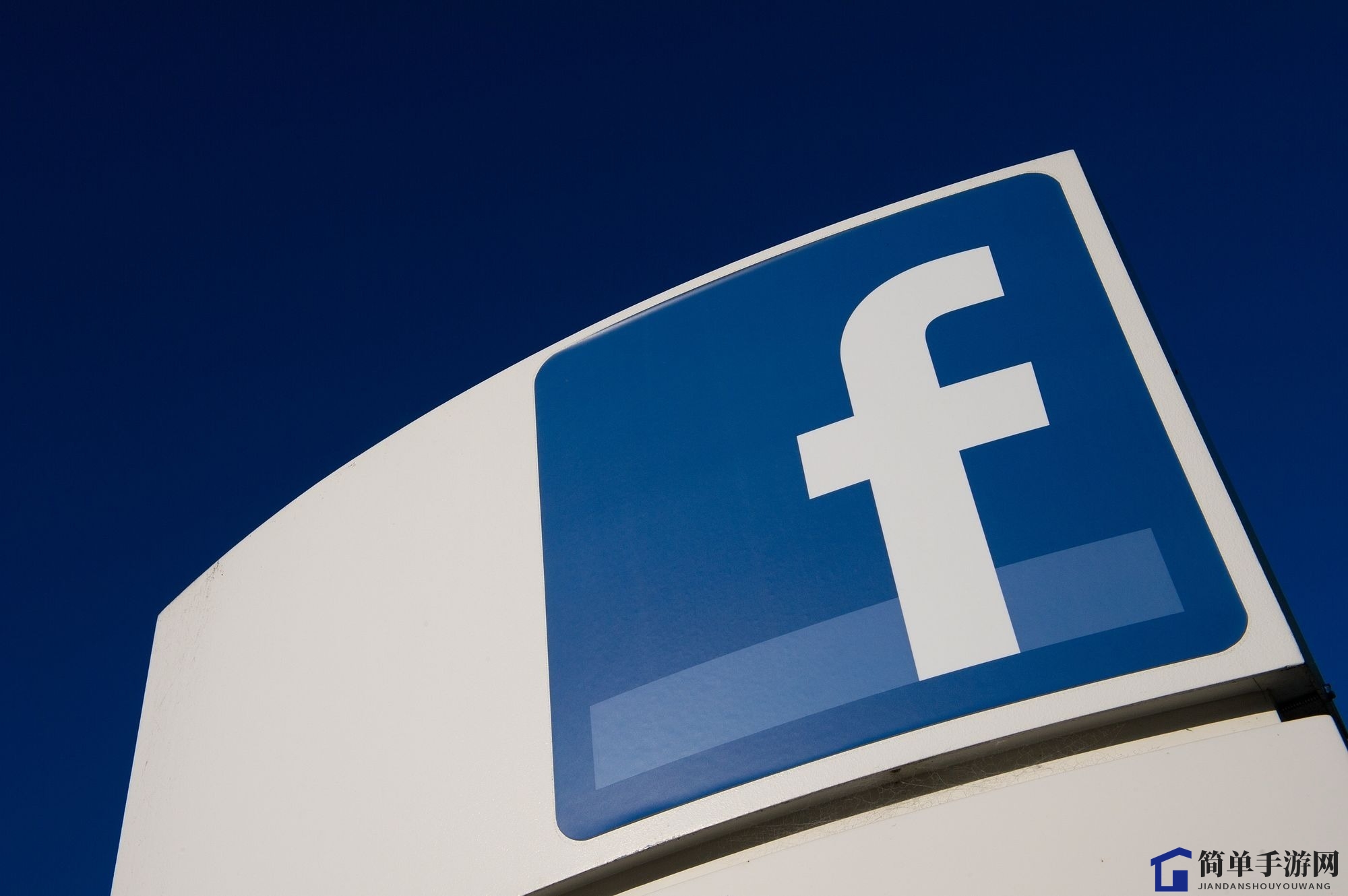 探索脸书家族，畅游社交新天地